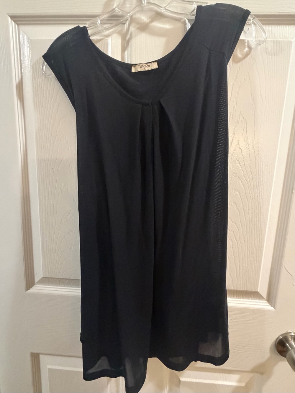 Black Cap-Sleeve Pleated Tank Top by Tunicson